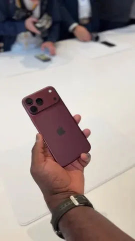 booredatwork Instagram post about Smartphone hands on
