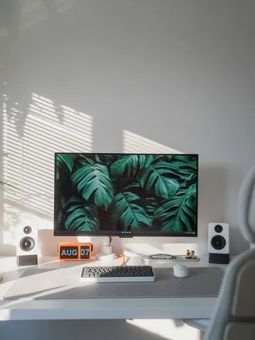 borisgtech Instagram post about Office ambiance
