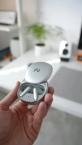 borisgtech Instagram post about AI earbuds