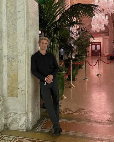 bradmondonyc Instagram post about Holiday travel