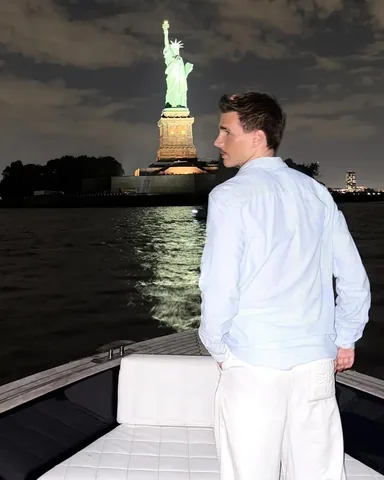 bradmondonyc Instagram post about Landmark visit