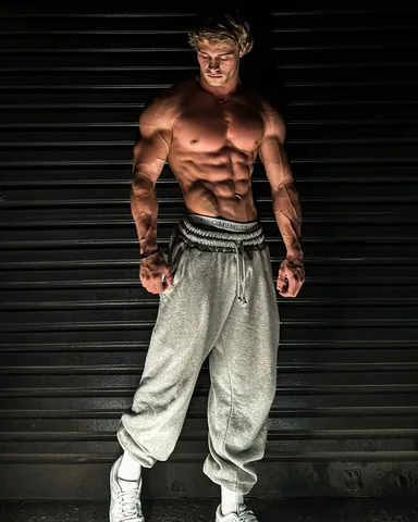 brandonsstarr Instagram post about Fitness fashion