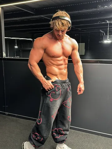 brandonsstarr Instagram post about Muscle gain