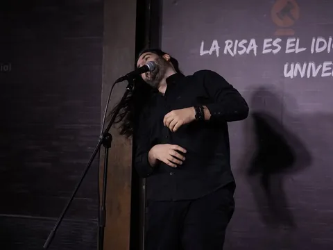 bravoperofeliz Instagram post about Experiencia de comedia en vivo