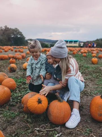 Britnee Kent Instagram post thumbnail