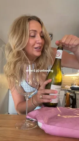 brooketarynartistry Instagram post about Pajama set unboxing