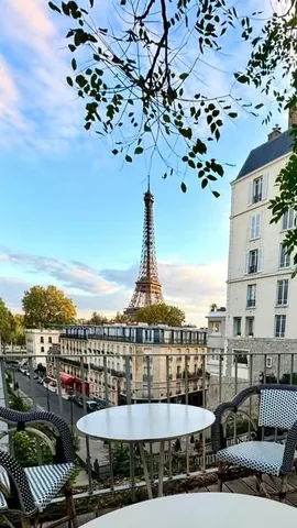bruisedpassports Instagram post about Eiffel Tower viewpoint
