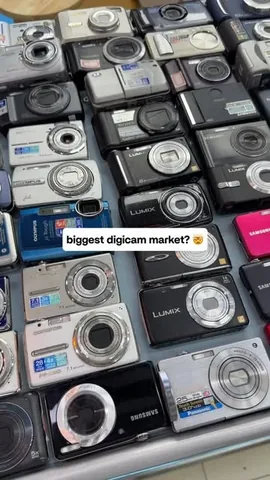 bytereview Instagram post about Y2K digital cameras