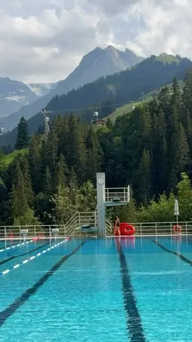 calliethorpe Instagram post about Diving