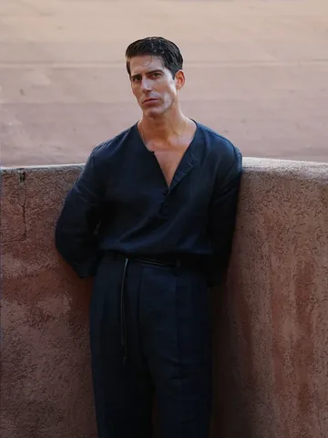 carlos_domord Instagram post about Navy summer outfit