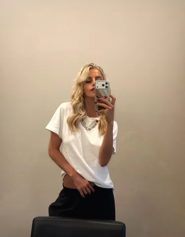 carodaur Instagram post about Travel