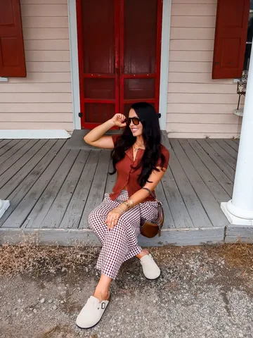 carolinecoleburn Instagram post about Early fall outfit styling