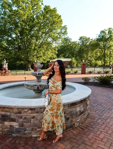 carolinecoleburn Instagram post about Fall wedding fashion
