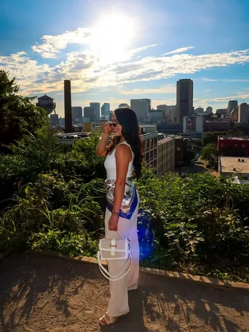 carolinecoleburn Instagram post about Fall transitional fashion