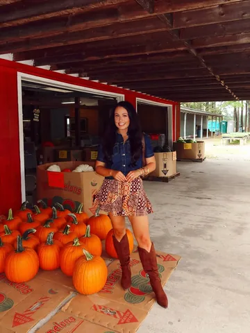 carolinecoleburn Instagram post about Fall family activities