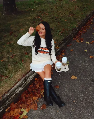 Caroline Coleburn Noblin Instagram post thumbnail