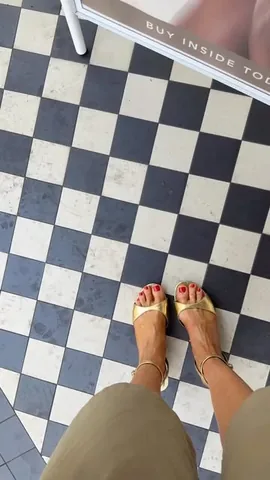 carolinesstylehacks Instagram post about London lifestyle outing