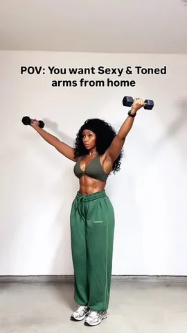 chaneldelisser Instagram post about Upper body workout