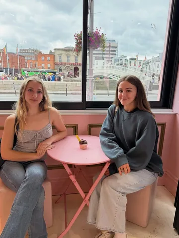 chloelukasiak Instagram post about Dublin travel