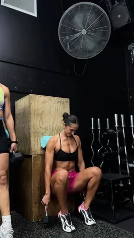 chontelduncan Instagram post about Leg workout instruction