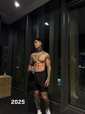 chrisheria Instagram post about Physique development