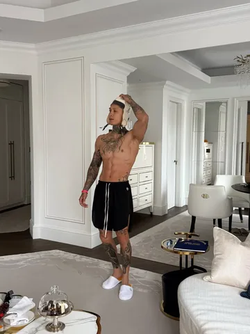 chrisheria Instagram post about Hotel experience
