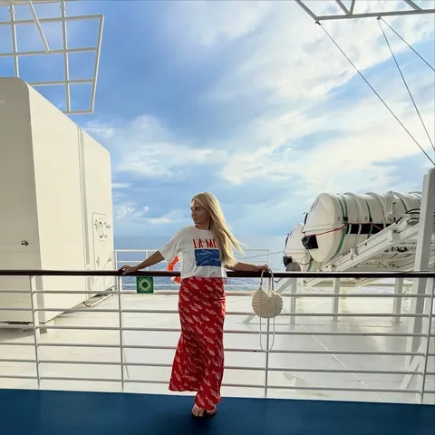 christiefightingspirit Instagram post about Vacation outfit
