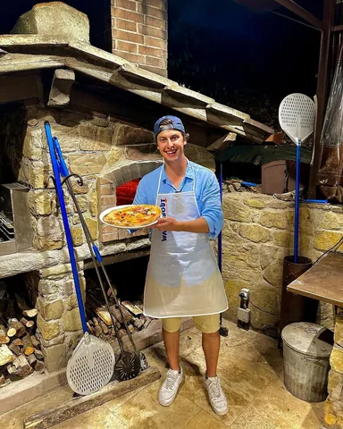 cizzorz Instagram post about Pizza making in Italy