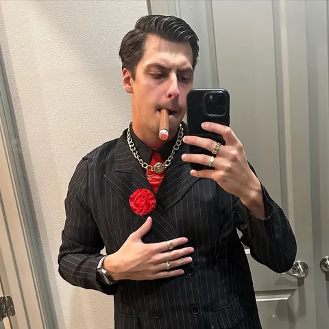 cizzorz Instagram post about Halloween livestream