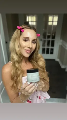 Caroline Morris AMAZON + HAIR+ BEAUTY Instagram post thumbnail