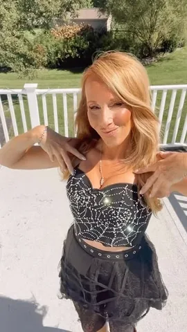 Caroline Morris AMAZON + HAIR+ BEAUTY Instagram post thumbnail