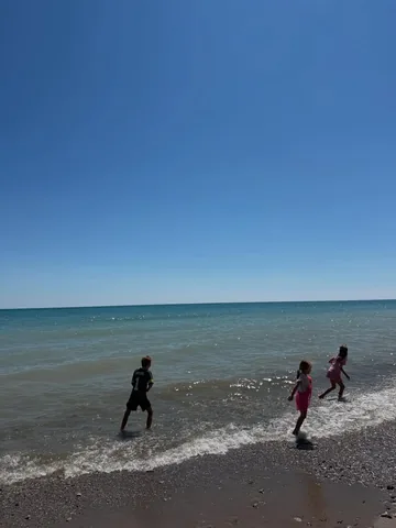 claireswinarski Instagram post about Summer atmosphere