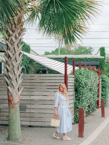 coastal_blonde Instagram post about Summer dress styling
