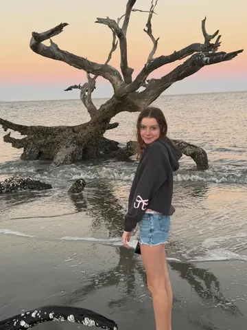 courtneyfaith1313 Instagram post about Beach modeling