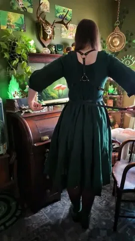 cozy.goblin.gaming Instagram post about Linen dress review
