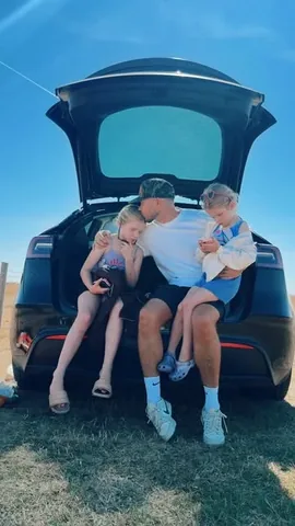 dadvgirls Instagram post about Family memories