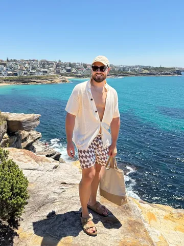 dailytouchofclass Instagram post about Busy workweek