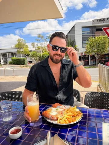 dailytouchofclass Instagram post about Beach lifestyle