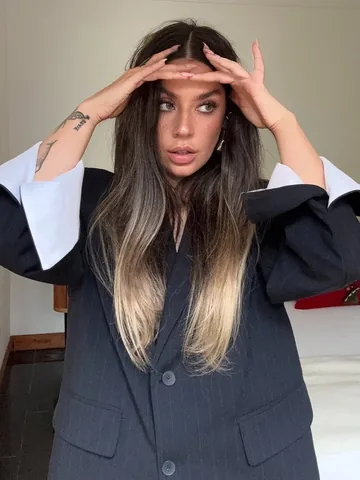 danapaolal Instagram post about Autorretrato