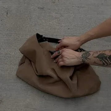 danapaolal Instagram post about Cuidado de bolsos