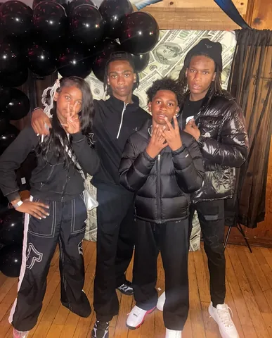 dancing_divaaaa Instagram post about Family