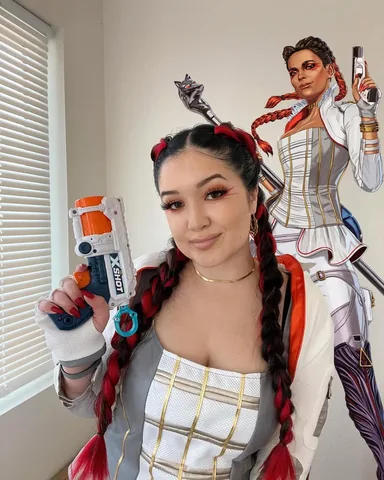 daneeyelle Instagram post about Loba cosplay