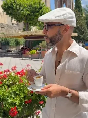 dapper_rav Instagram post about Italian coffee culture