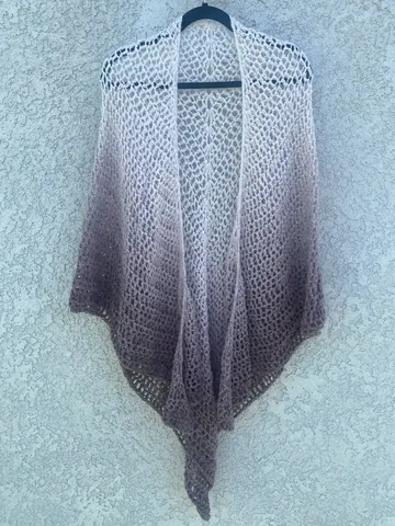 darkshichi Instagram post about Crochet shawl sales