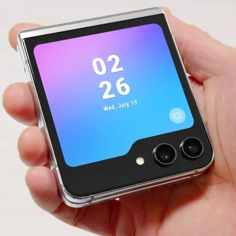 dave2d Instagram post about Foldable smartphones