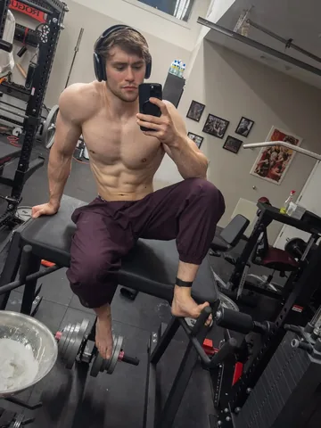 davidlaid Instagram post about Gymshark Pumper Pants