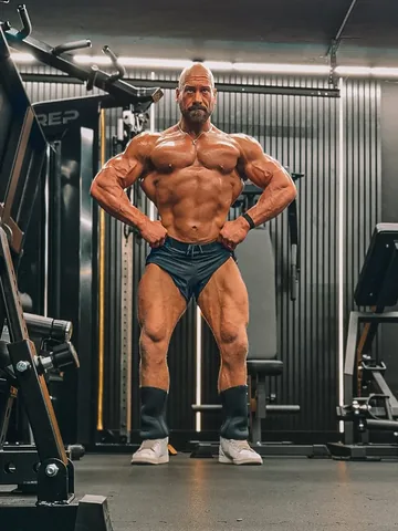 davis.diley Instagram post about Bodybuilding program