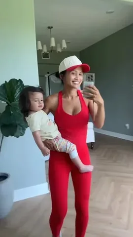 dawnpdarnell Instagram post about Motherhood and body acceptance
