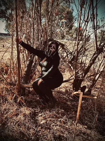 deafmuamimi Instagram post about Halloween photoshoot