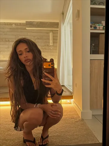 demisux Instagram post about Self presentation